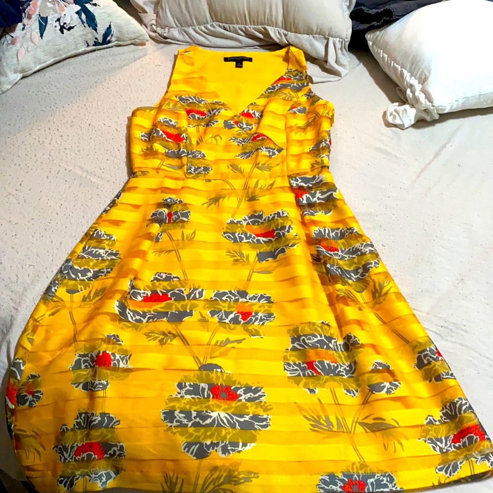 Beautiful dress for a spring or early fall wedding or cocktail party.